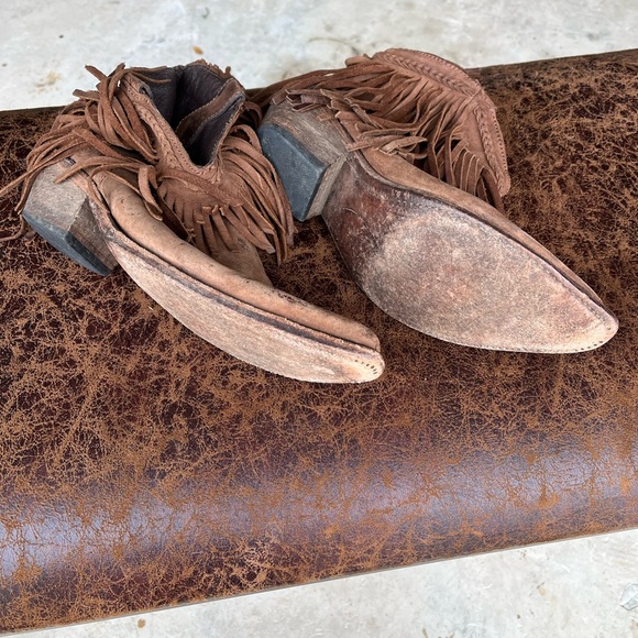 Women’s brown Leather tasseled booties - Picture 3 of 3
